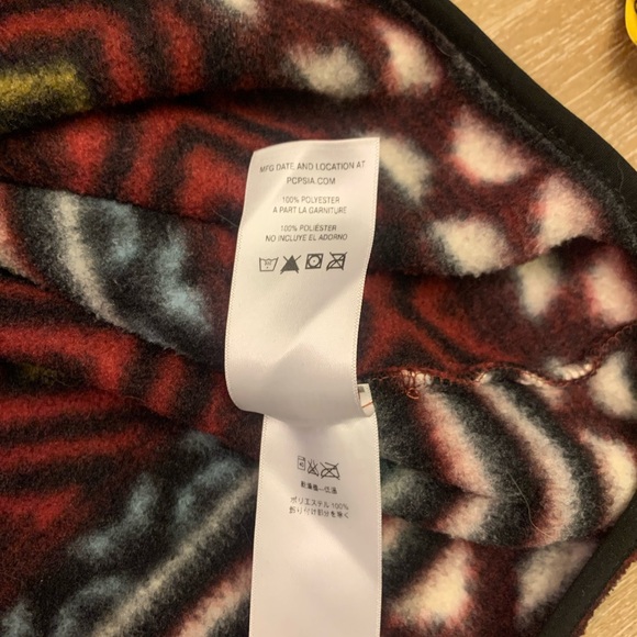 Patagonia Burgundy and Black Geometric Sweatshirt - Picture 7 of 8